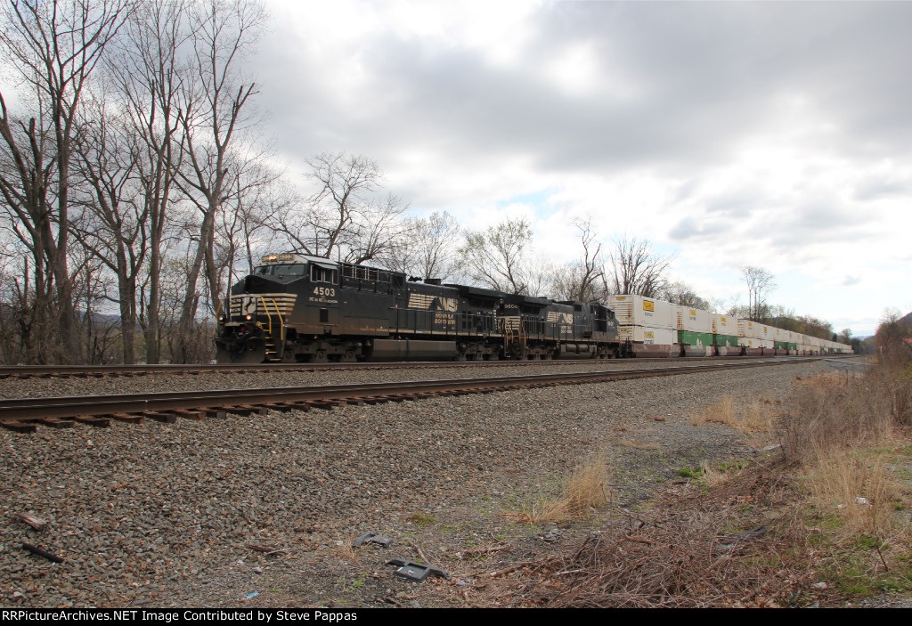 NS 4503 and 9808 on the point of train 25P at Cove PA